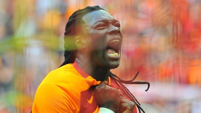 Bafetimbi Gomis'in takm Al Hilal'de bakan deiti, teknik direktr ayrlk karar ald