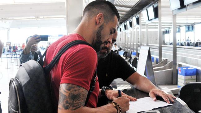 Alvaro Negredo, izinsiz olarak transfer grmesi yapmaya gittiini bildiren bir evrak imzalad