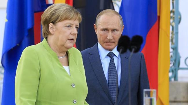 Putin, Almanya Babakan Merkel ile Suriye'yi grt