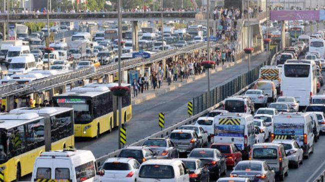 stanbul'da Evrensel Aura Matem Merasimi nedeniyle baz yollar trafie kapatlacak 