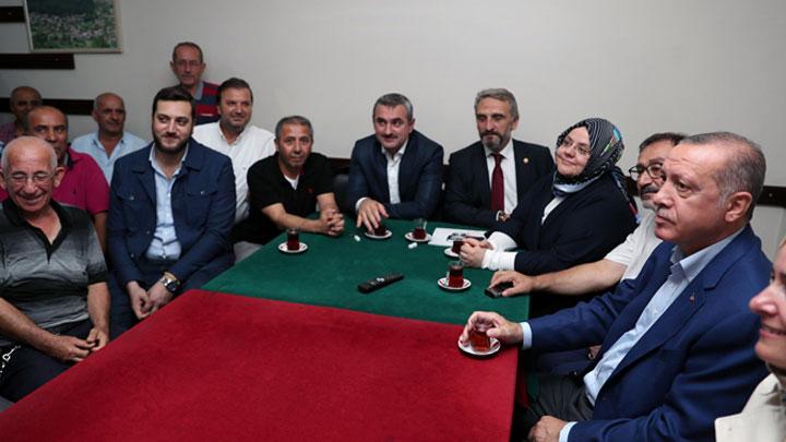 Cumhurbakan Erdoan, Kasmpaa'da vatandalarla bir araya geldi