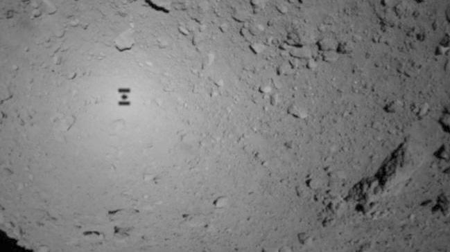 Japonya'nn Ryugu asteroidine gnderdii 2 gezginci aratan ilk grntler geldi