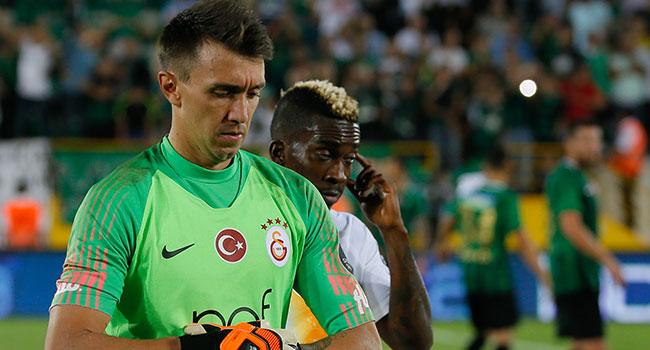 Muslera'dan hakeme tepki! 'Bunu yapamayacak mym"'