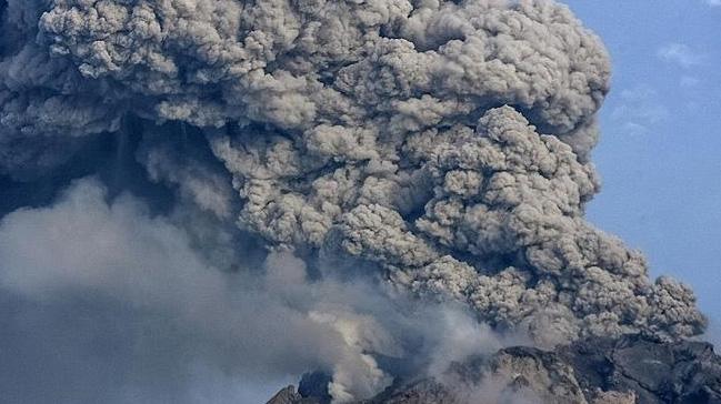 Endonezya'daki Anak Krakatau Yanarda, Cuma gnnden bu yana 44 kez patlad