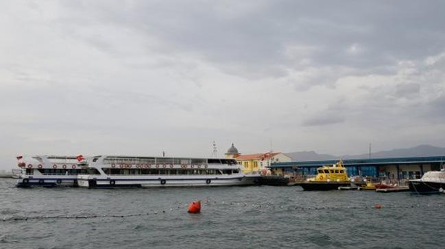 zmir'de olumsuz hava koullar nedeniyle baz deniz seferleri iptal edildi