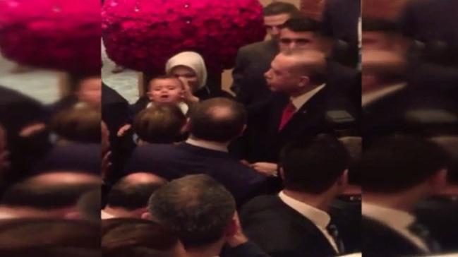 Cumhurbakan Erdoan, kald otelde minik misafiri tarafndan karland