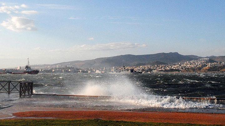 zmir'de vapur seferleri iptal edildi 