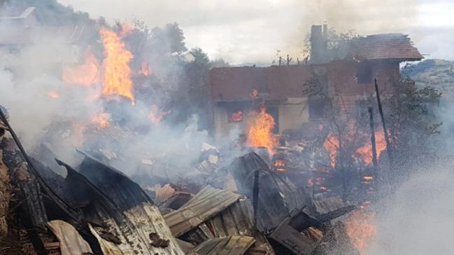 Kastamonu'da kan yangnda 8 ev yanyor