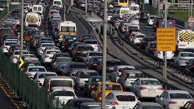 stanbul'da trafik rahatlyor: Yanl park edilen aralar ekilecek