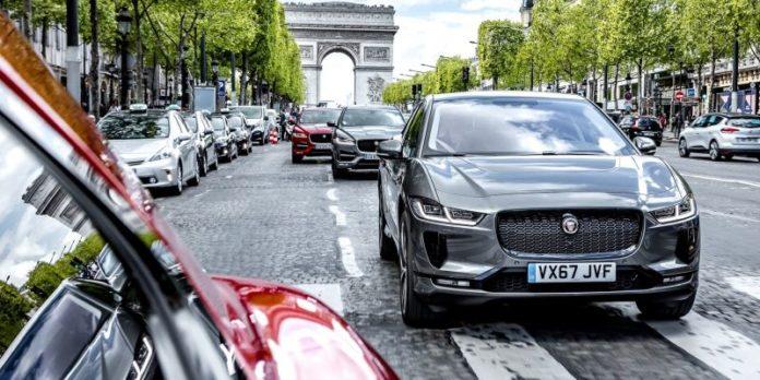 Jaguar Land Rover Parise karma yapacak!
