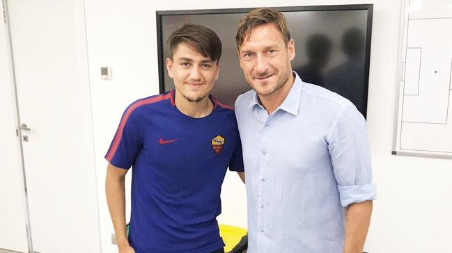 Totti ile De Rossi arasnda ilgin Cengiz nder diyalou: Zavall Cengiz