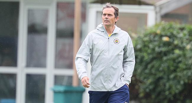 Fenerbahe'den Philip Cocu aklamas