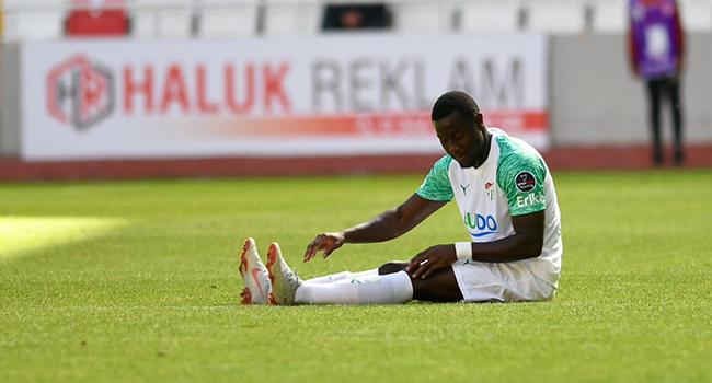 Bursaspor'da Henri Saivet 1 ay sahalardan uzak kalacak