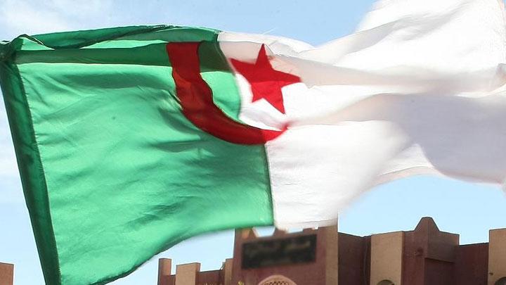 Cezayir Meclis Bakan grevinden istifa etmesi arlar zerine meclis faaliyetlerini dondurdu