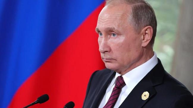 Putin, emeklilik yan ykselten ve tepkilere neden olan kararnameyi imzalad