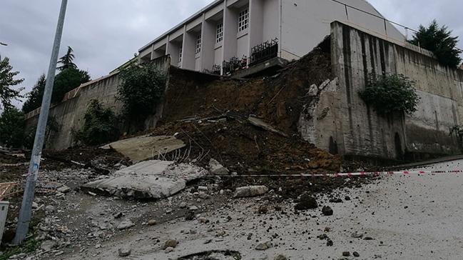 Ordu'nun Altnordu lesinde bir lisenin spor salonun istinat duvar kt