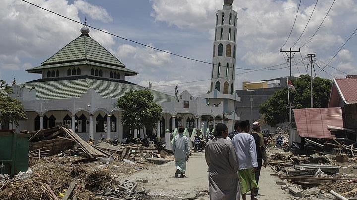 Endonezya'da meydana gelen deprem ve tsunami blgesinde almalar sryor