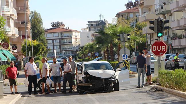 Manavgat'ta meydana gelen trafik kazasnda 3 kii yaraland