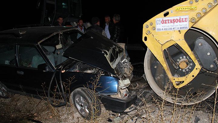 Konya'da otomobil park halindeki silindire arpt, 5 kii yaraland 