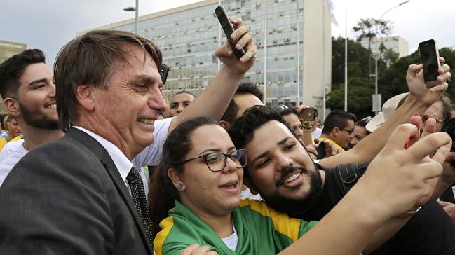 Brezilya'da ar sac devlet bakan aday Jair Bolsonaro, seimin ilk turunu kazand