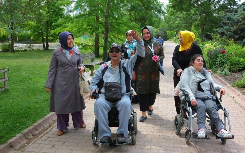 mraniye Belediyesinden 14 yldr Engel tanmayan hizmetler