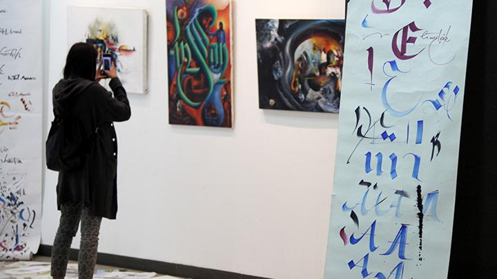 Ressam ve hattat Ahmet Sula'nn eserlerinden oluan Kelimenin Kalbi sergisi, Srbistan'da ald