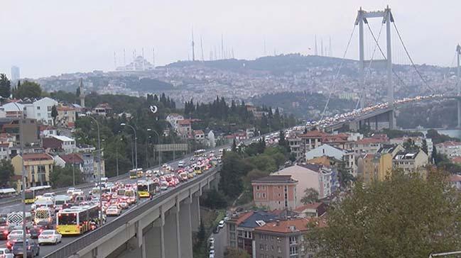 15 Temmuz ehitler Kprs'ndeki intihar giriimi nedeniyle trafik younluu olutu