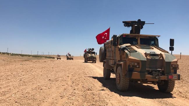 Mnbide PKK/PYDli terristlerin hendek kazd blgelerde Trk askerinden devriye