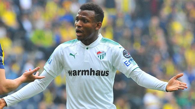 Bursaspor'un Nijeryal futbolcusu Abdullahi Shehu, milli takmda sakatland