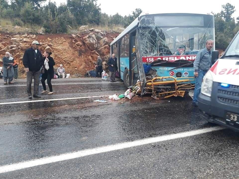 Mersin'de belediye otobsnn yoldan kmas sonucu 20 kii yaraland