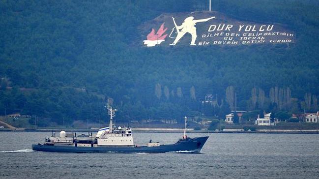 Rusya'ya ait 'RFS Kildin' isimli askeri gemi anakkale Boaz'ndan geti