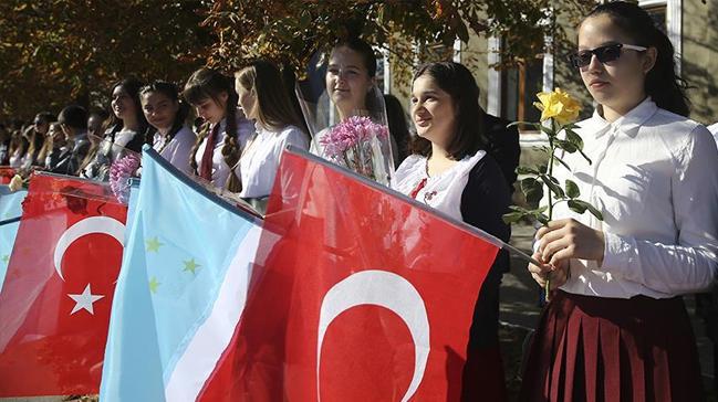 Cumhurbakan Erdoan' Trk bayraklaryla karlayacaklar