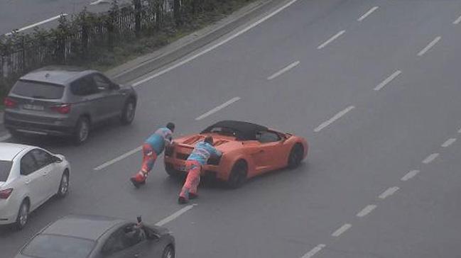 Lamborghini'yi iten iiler kameraya yansd