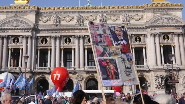 Fransa'da maalara zam talebinde bulunan emekliler protesto yry dzenledi 