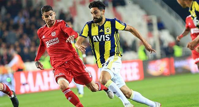 Fenerbahe'de Mehmet Ekici 3 hafta sahalardan uzak kalacak