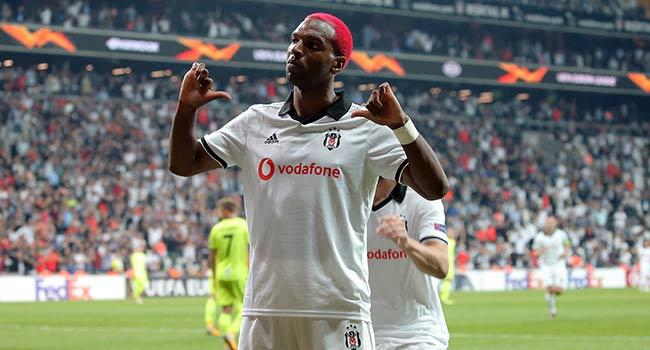 Beikta ynetimi Ryan Babel ile yllk crette anlaamad