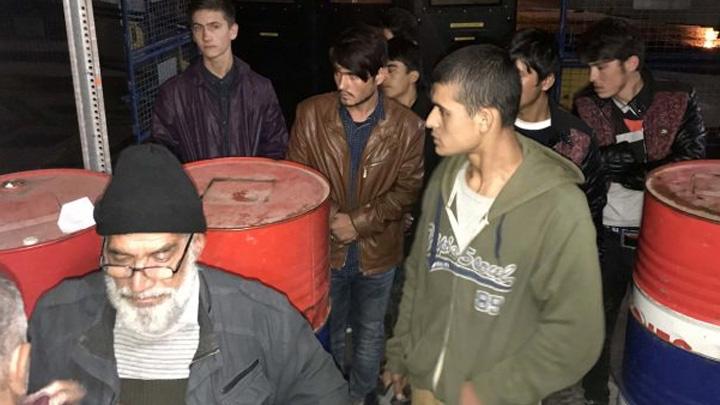 Sivas'ta yolcu otobsnde 17 dzensiz gmen yakaland