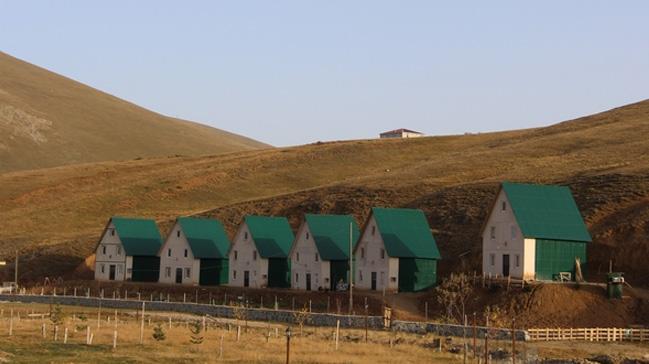 Gmhane'de 6 yayla evini yan yana grenler otel sanyor