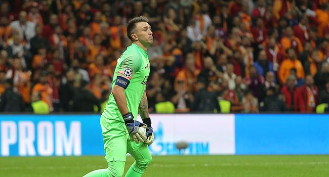 Galatasarayl oyunculardan Muslera'ya teekkr