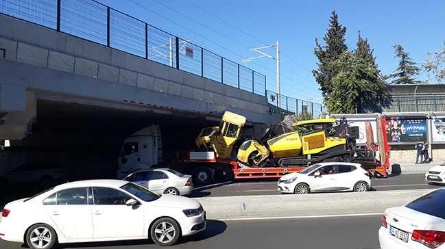 Bakrky'de TIR kpr altna skt, trafik younluu olutu 