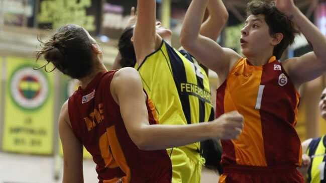 Derbiden Fenerbahe kt! 77-60