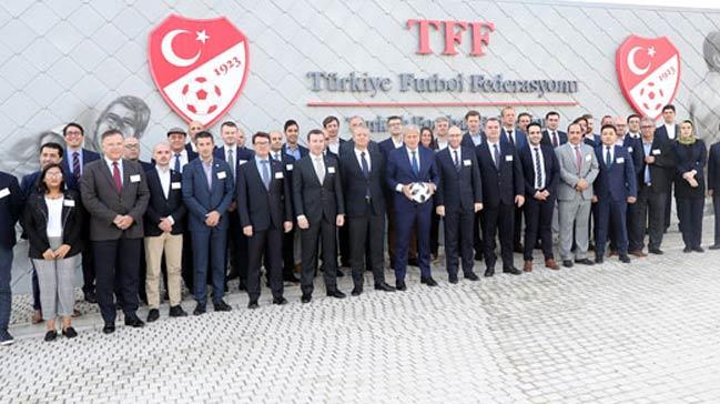 FIFA Tesis Altyaplar Semineri stanbul'da balad