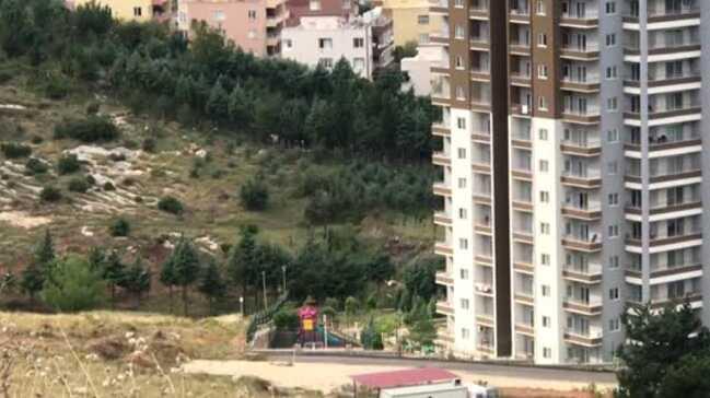 Hatay'da 12. kattan den 2 yandaki ocuk ld