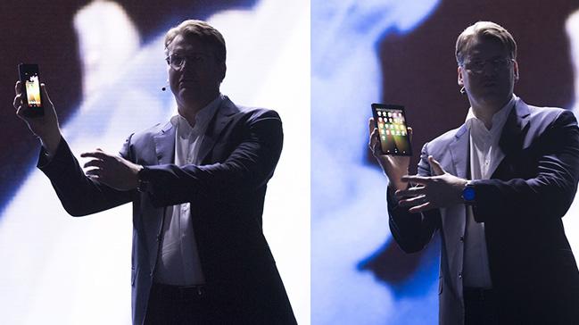 Samsung katlanabilen yeni telefonunu tantt