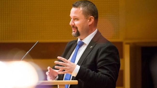 sve'te Mslmanlara hakaret eden politikac Christopher Larsson hakknda soruturma ald