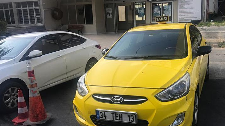  stanbul'da bir turistin ikayeti zerine gzaltna alnan taksiciye 3 bin 508  lira ceza kesildi