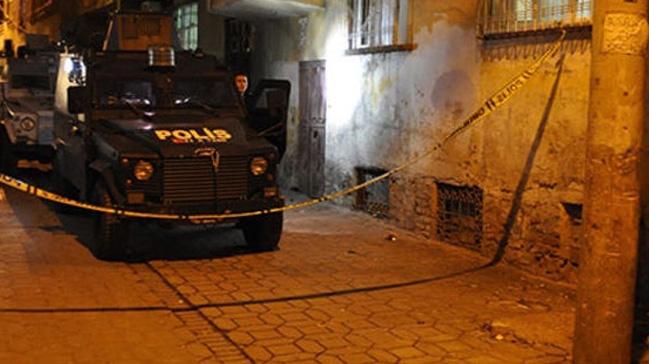 Diyarbakrda maskeli iki grup arasndaki silahl atmada 2 kii yaraland