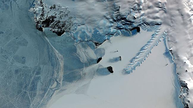 Antarktika buzullar altnda eski ktalarn izlerine rastland