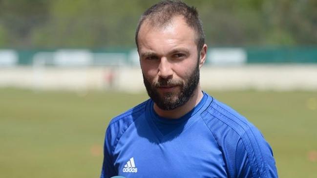 'ampiyon' Murat Akn futbolu brakt