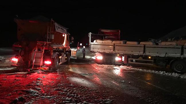Bayburt-Erzurum kara yolu, Kop Da Geidi'ndeki buzlanma nedeniyle ulama kapatld 